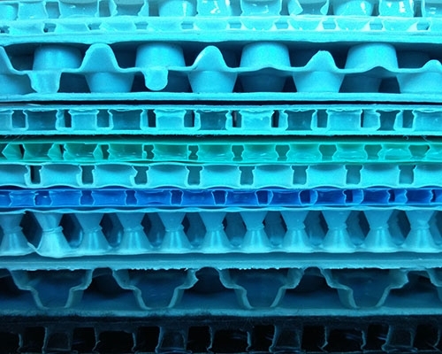 What colors are the honeycomb panels produced by the honeycomb panel production line equipment