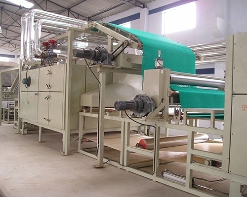 What are the main components of the honeycomb panel production line equipment